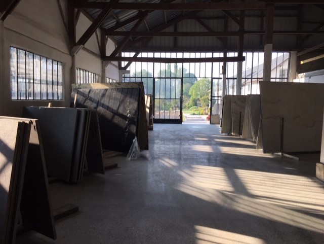 Le Monde de la Pierre, tranches de pierre naturelle, Béton poli, Rolleville, Normandie, France