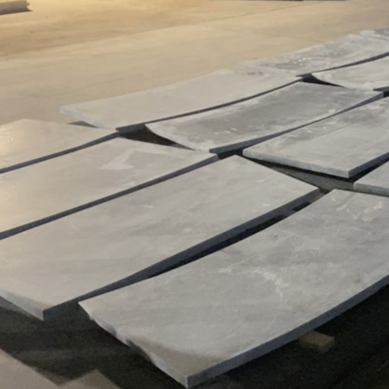 Création d'une margelle de piscine en marbre des Pyrénées