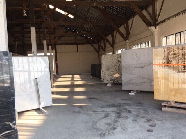 Le Monde de la Pierre, tranches de pierre naturelle, Béton poli, Rolleville, Normandie, France