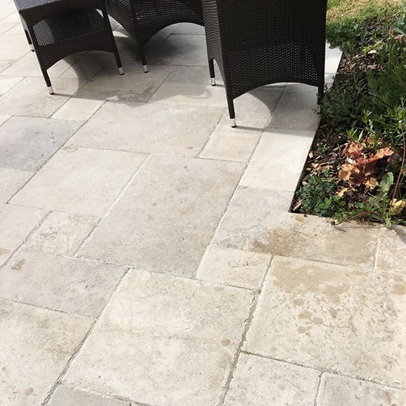 Entretenir sa terrasse en pierre naturelle