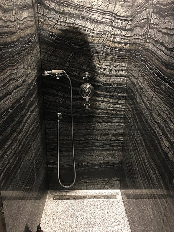 douche à l'italienne en terrazzo