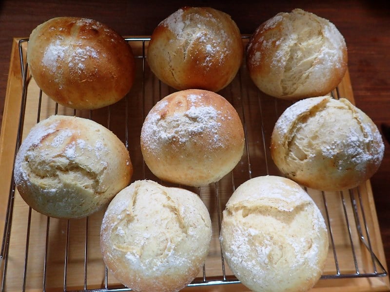 焼きたての自家製パン