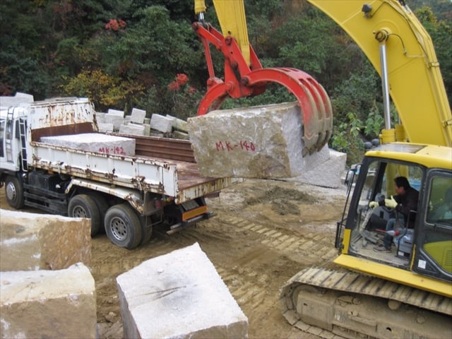 トラックへの積み込み