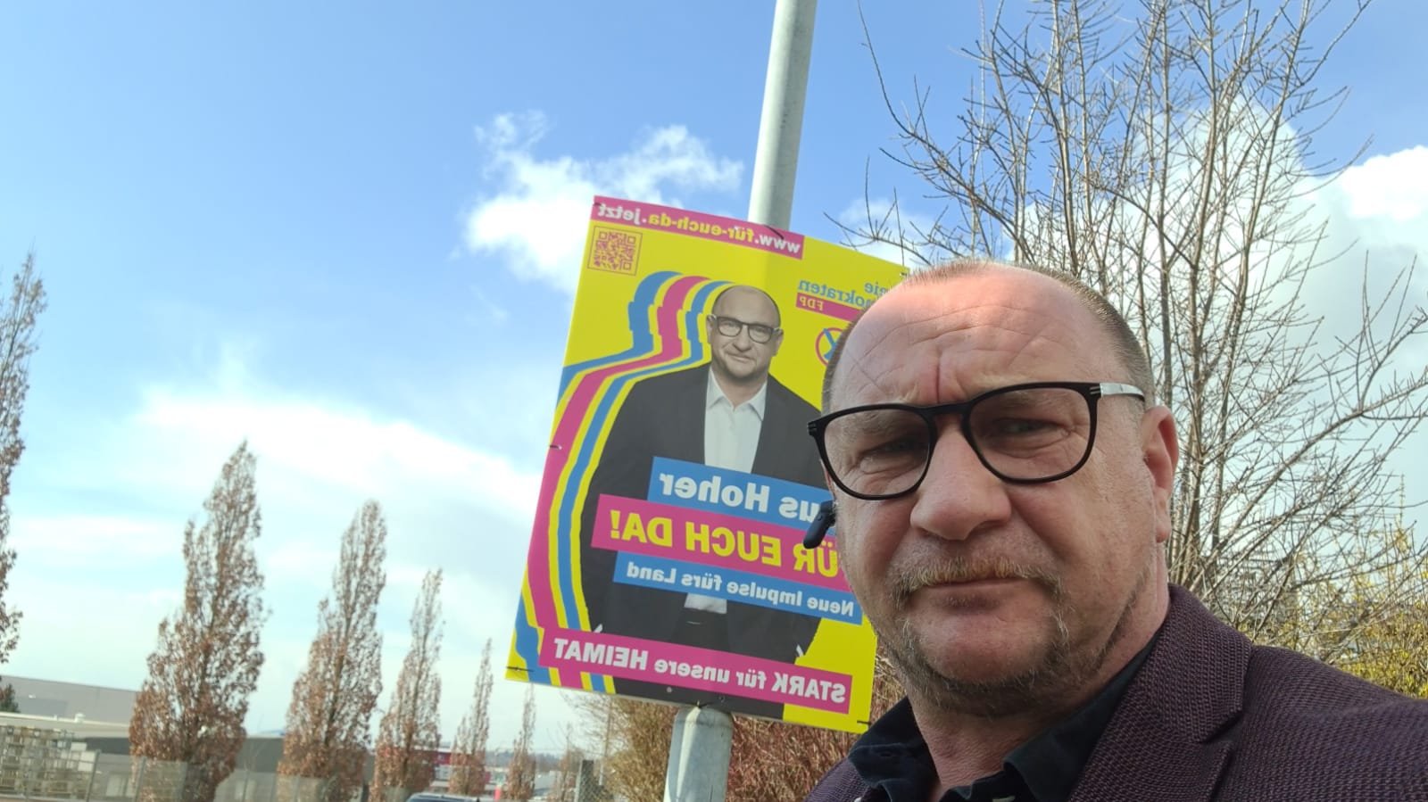 Die letzten Wahlkampf Plakate abhängen