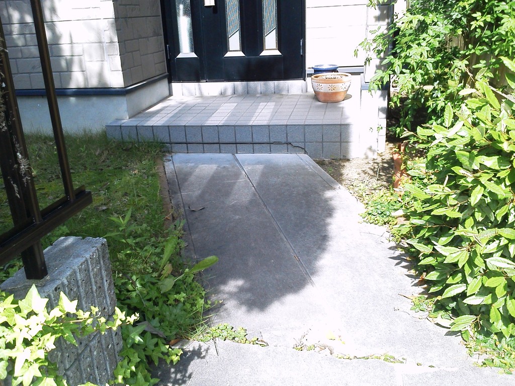 ポーチまでのアプローチ改修前 庭園改修工事@奈良県生駒市