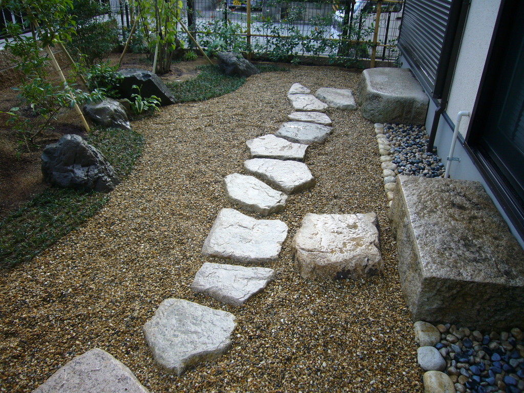 香芝市Ｍ様邸造園工事　施工事例　石工事　植栽　ウッドデッキ