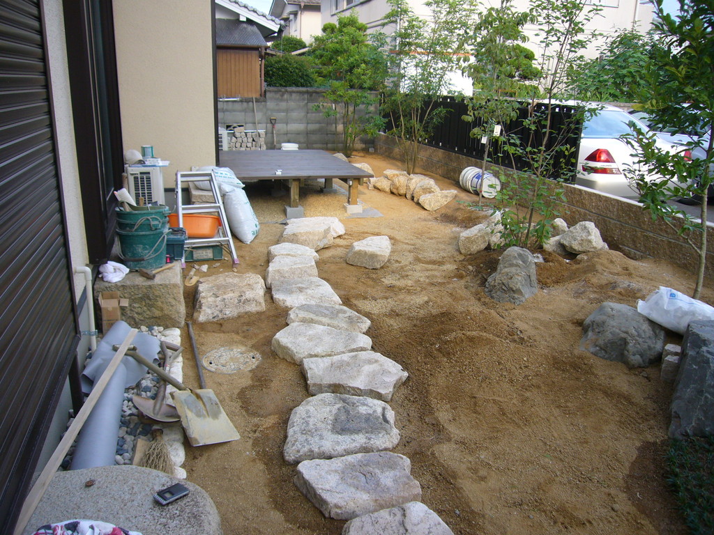 香芝市Ｍ様邸造園工事　施工事例　石工事　植栽　ウッドデッキ