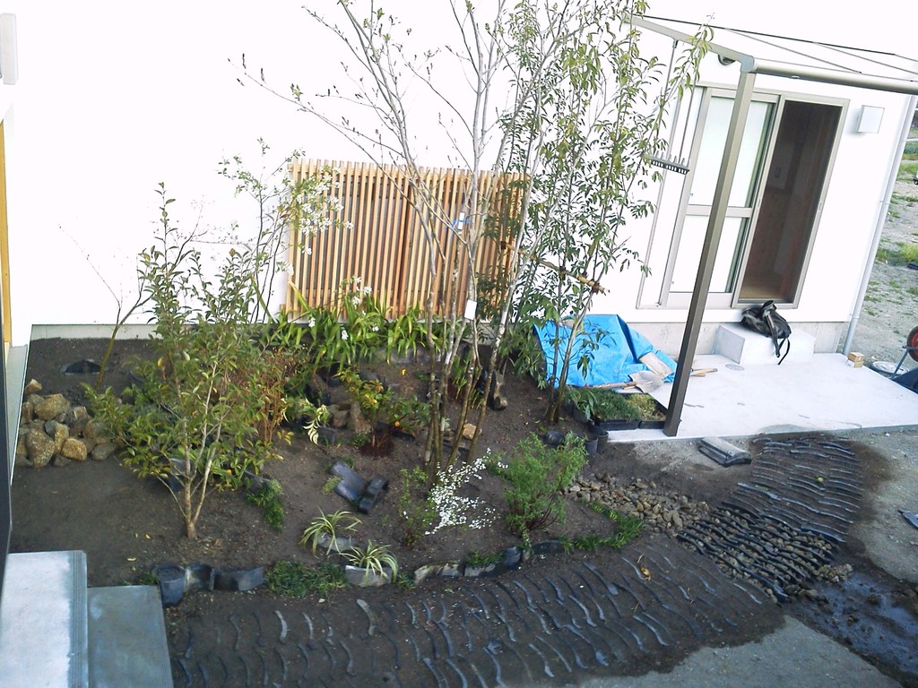 中低木や下草を植栽