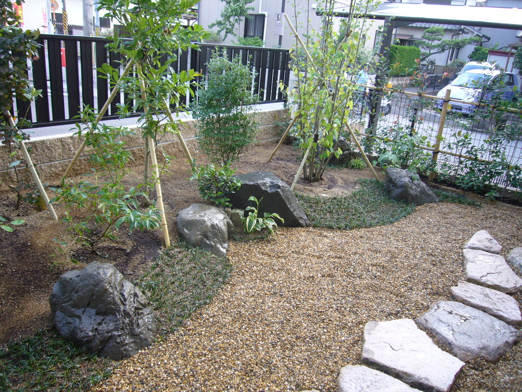 香芝市Ｍ様邸造園工事　施工事例　石工事　植栽　ウッドデッキ