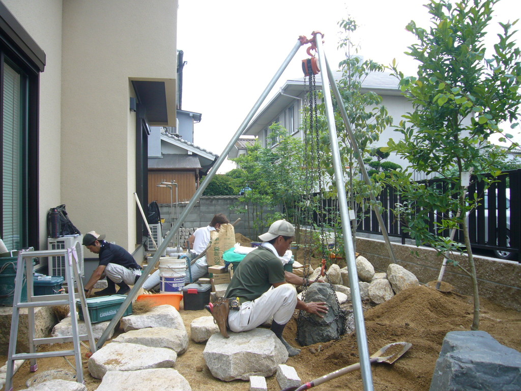 香芝市Ｍ様邸造園工事　施工事例　石工事　植栽　ウッドデッキ