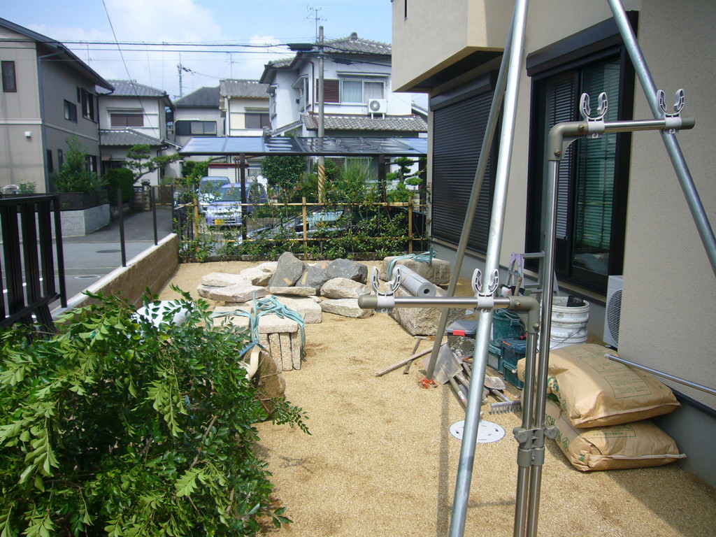 香芝市Ｍ様邸造園工事　施工事例　石工事　植栽　ウッドデッキ