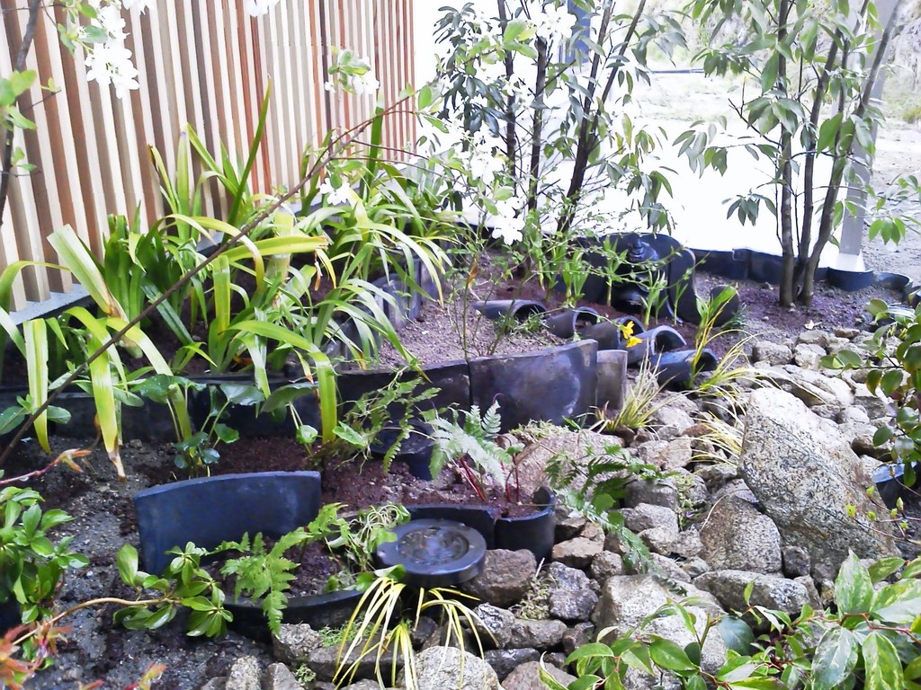 古瓦をアプローチや庭に再利用した造園工事　奈良県御所市T様邸