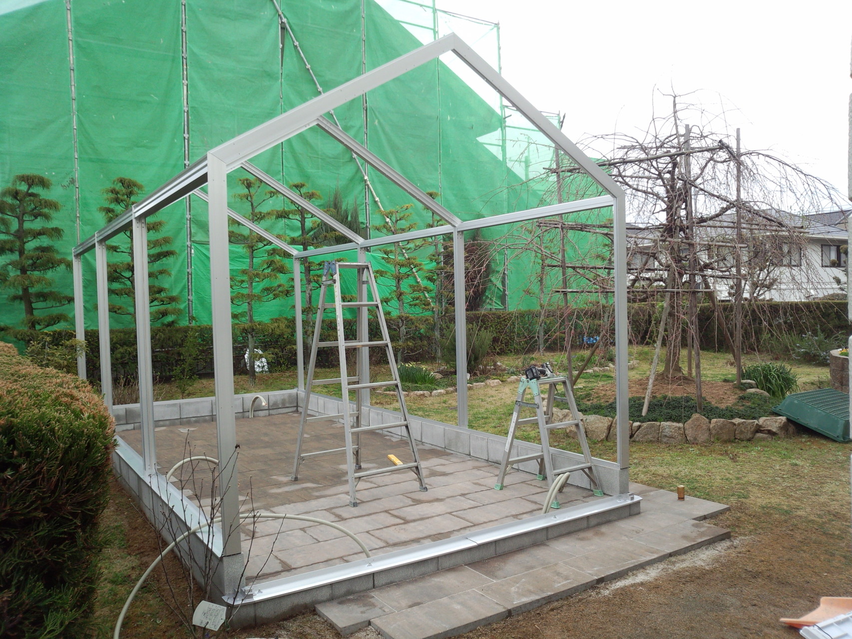 本体工事（アルミフレーム組み）　温室新築工事＠奈良県北葛城郡広陵町
