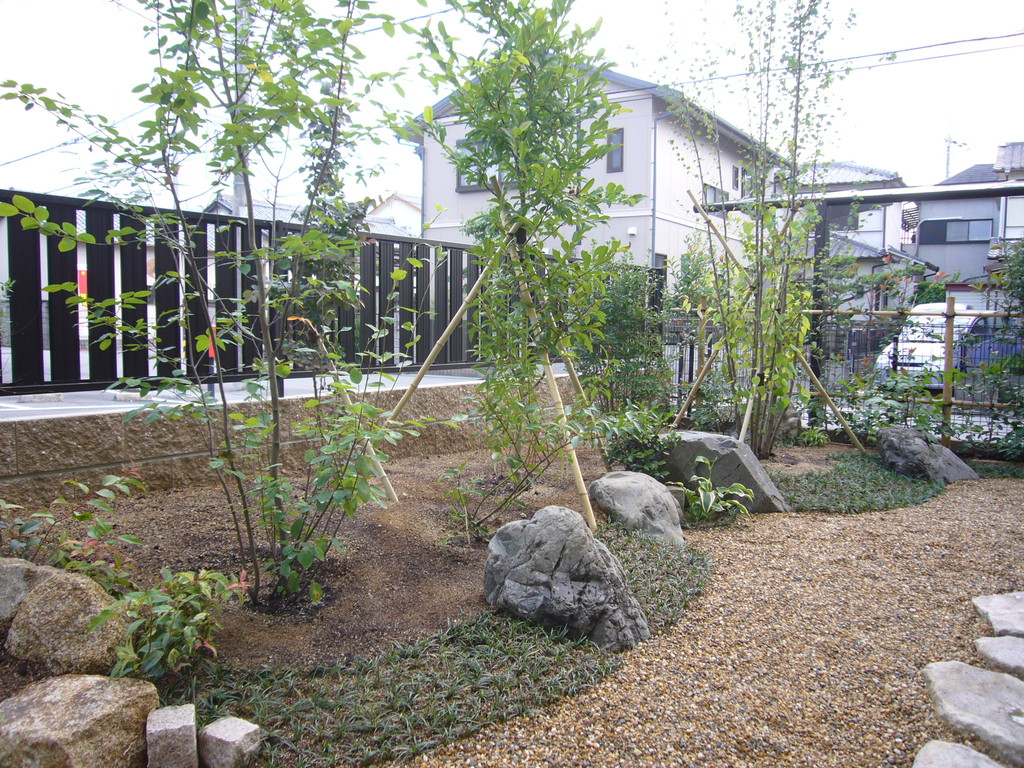 香芝市Ｍ様邸造園工事　施工事例　石工事　植栽　ウッドデッキ