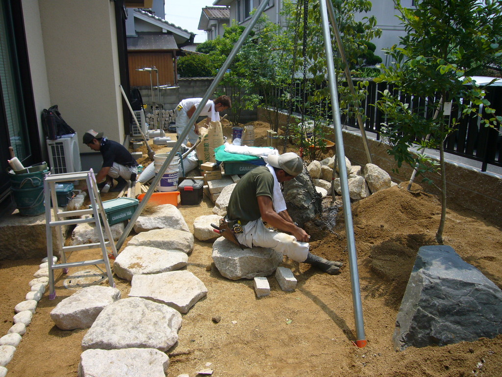 香芝市Ｍ様邸造園工事　施工事例　石工事　植栽　ウッドデッキ