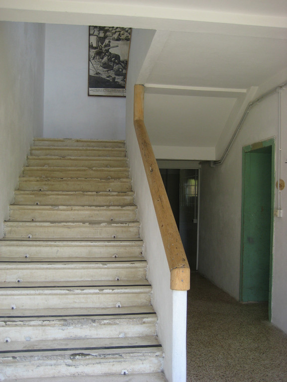 3.  Ingresso con scala al piano superiore