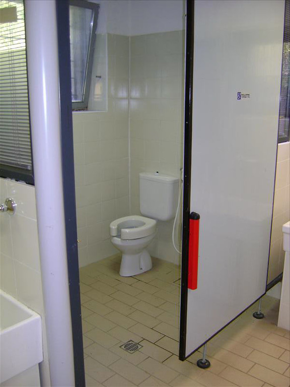 6.  Servizi igienici disabili