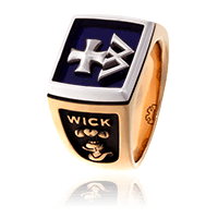 Aufwendiger Wappenring Klassik-Cushion mit Wappen-Motiv auf blauem Grund und Verzierung auf der Seitenfläche in Rotgold, Weissgold.