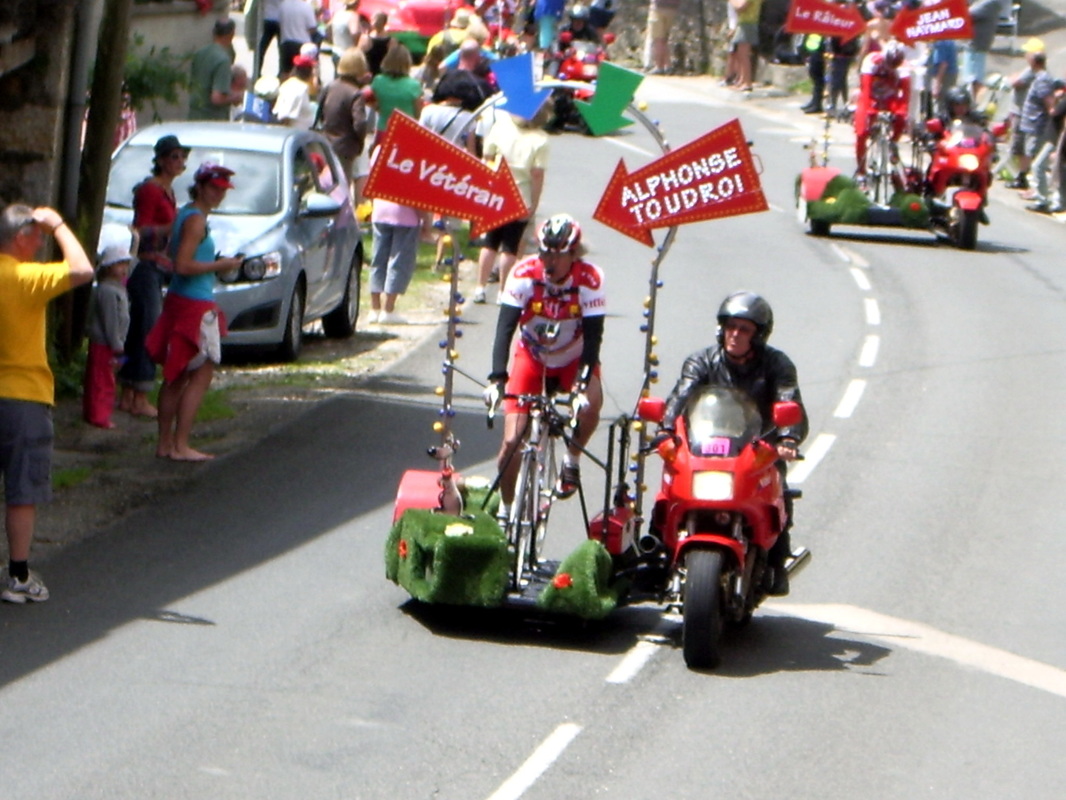 Le Tour de France 2012 à Châtillon : La caravane publicitaire.