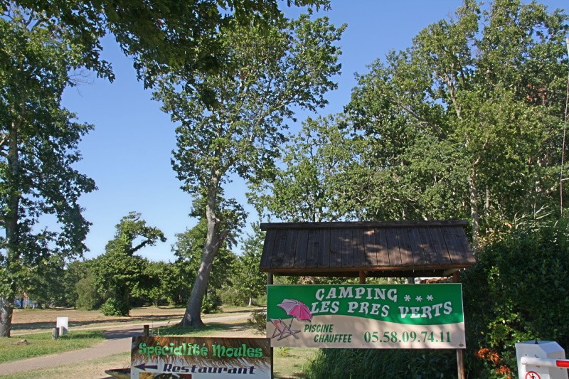 Entrée du Camping Les Prés Verts à Gastes dans le sud ouest