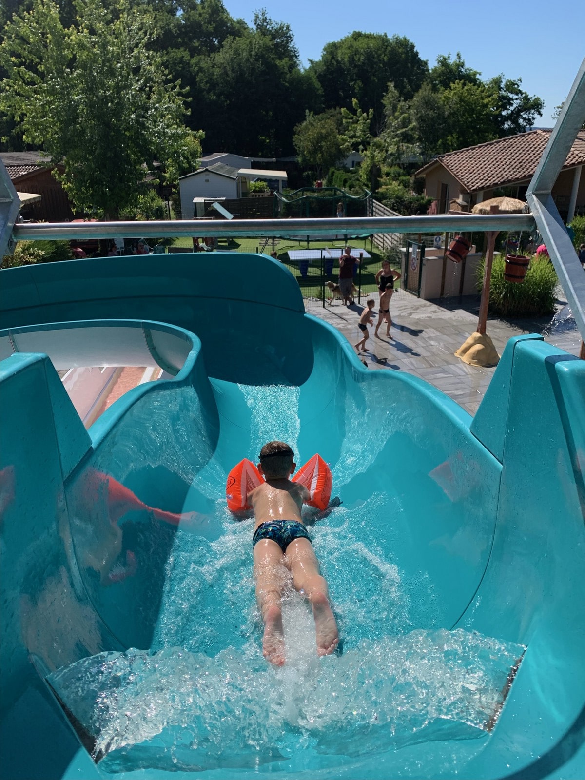 camping bord de mer avec toboggan aquatique 