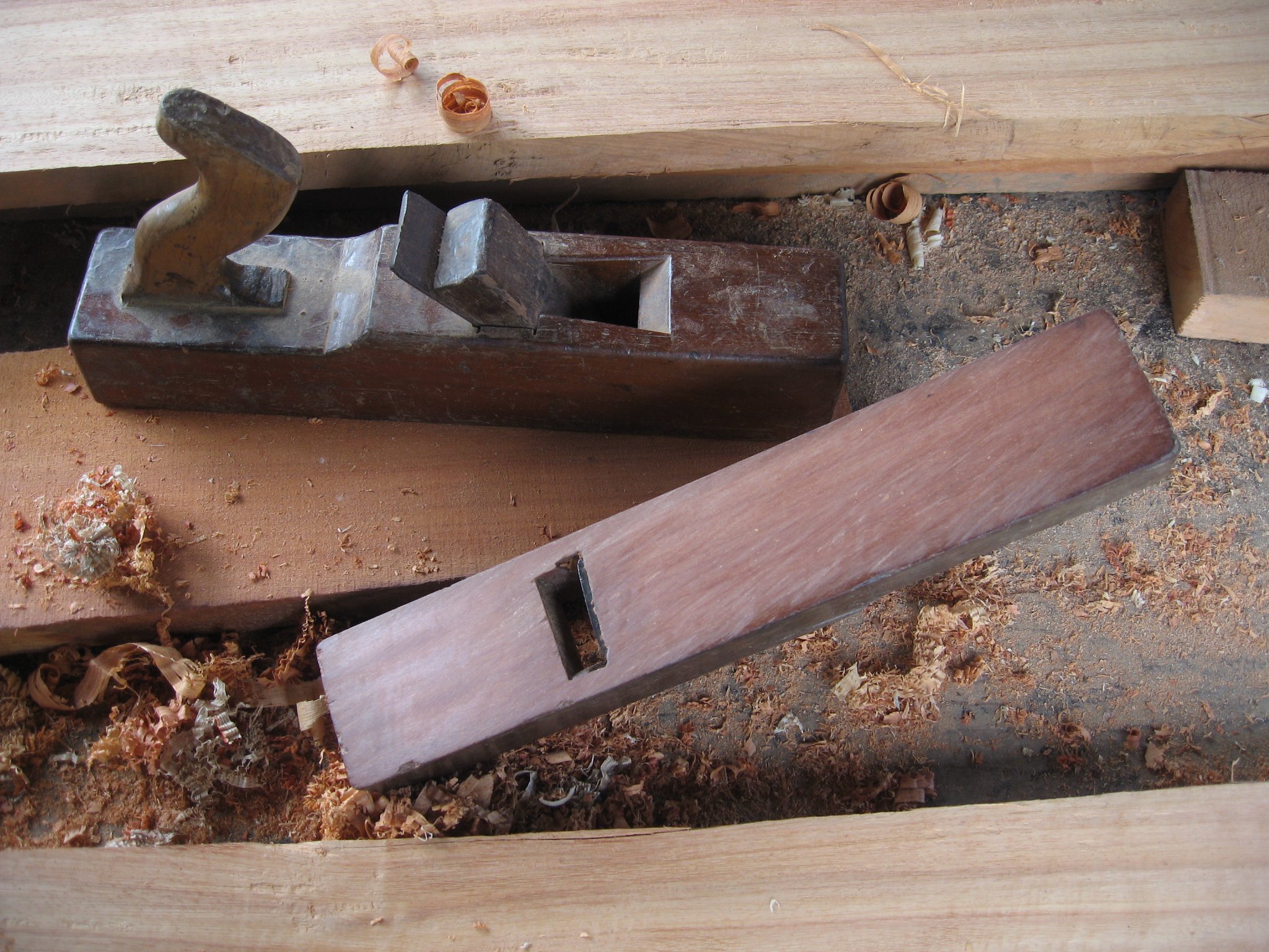 Rabots faits à la mains