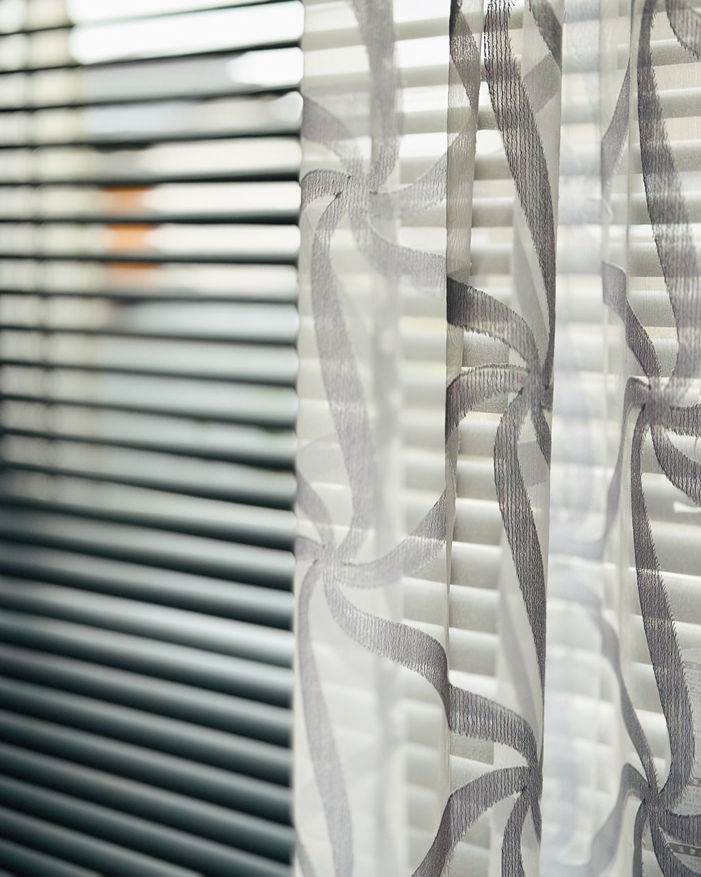 レースとアルミブラインドの組み合わせ