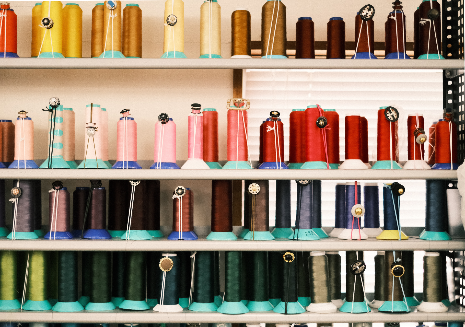 帆布カーテン、厚みとの闘い。