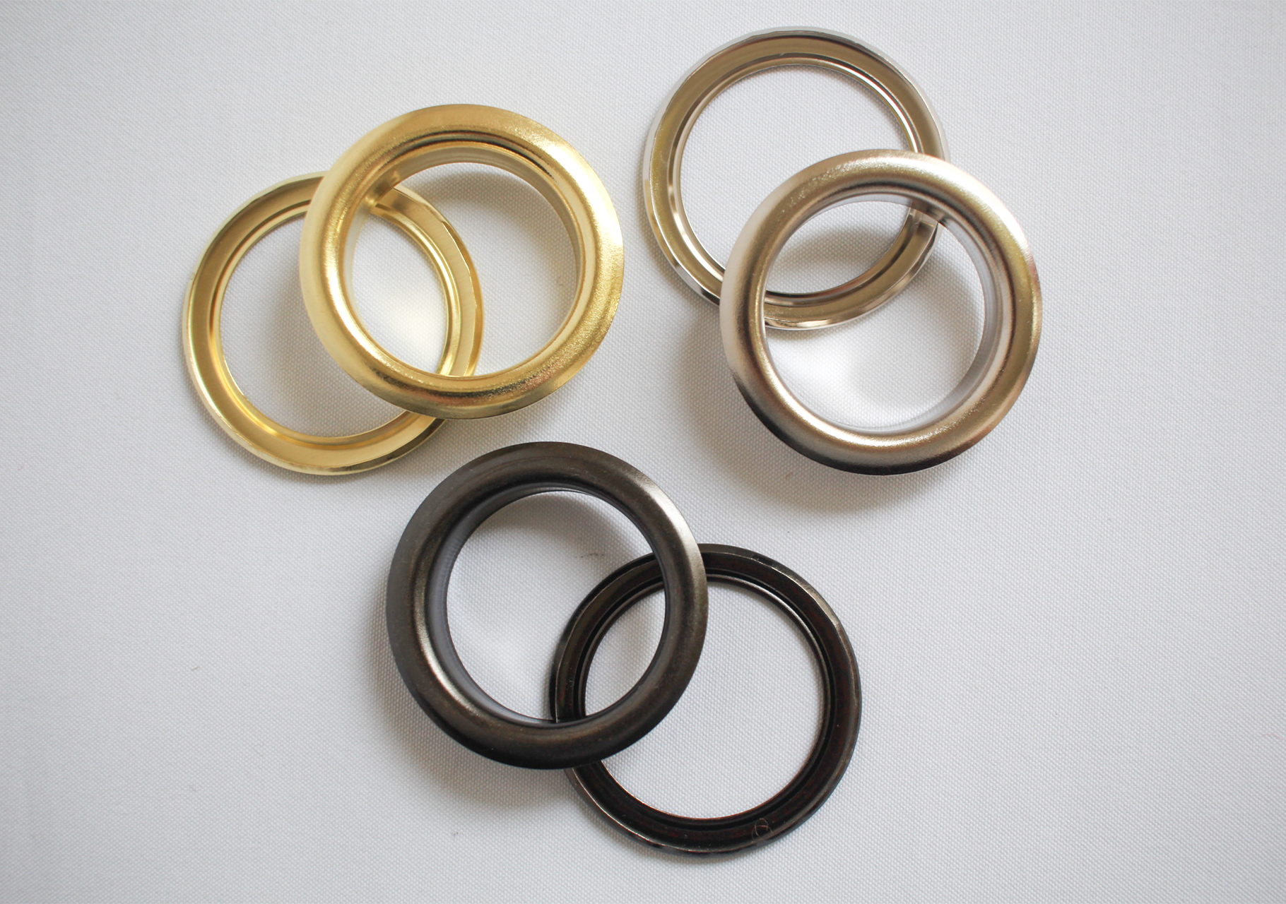 ゴールド/ブラック/シルバー