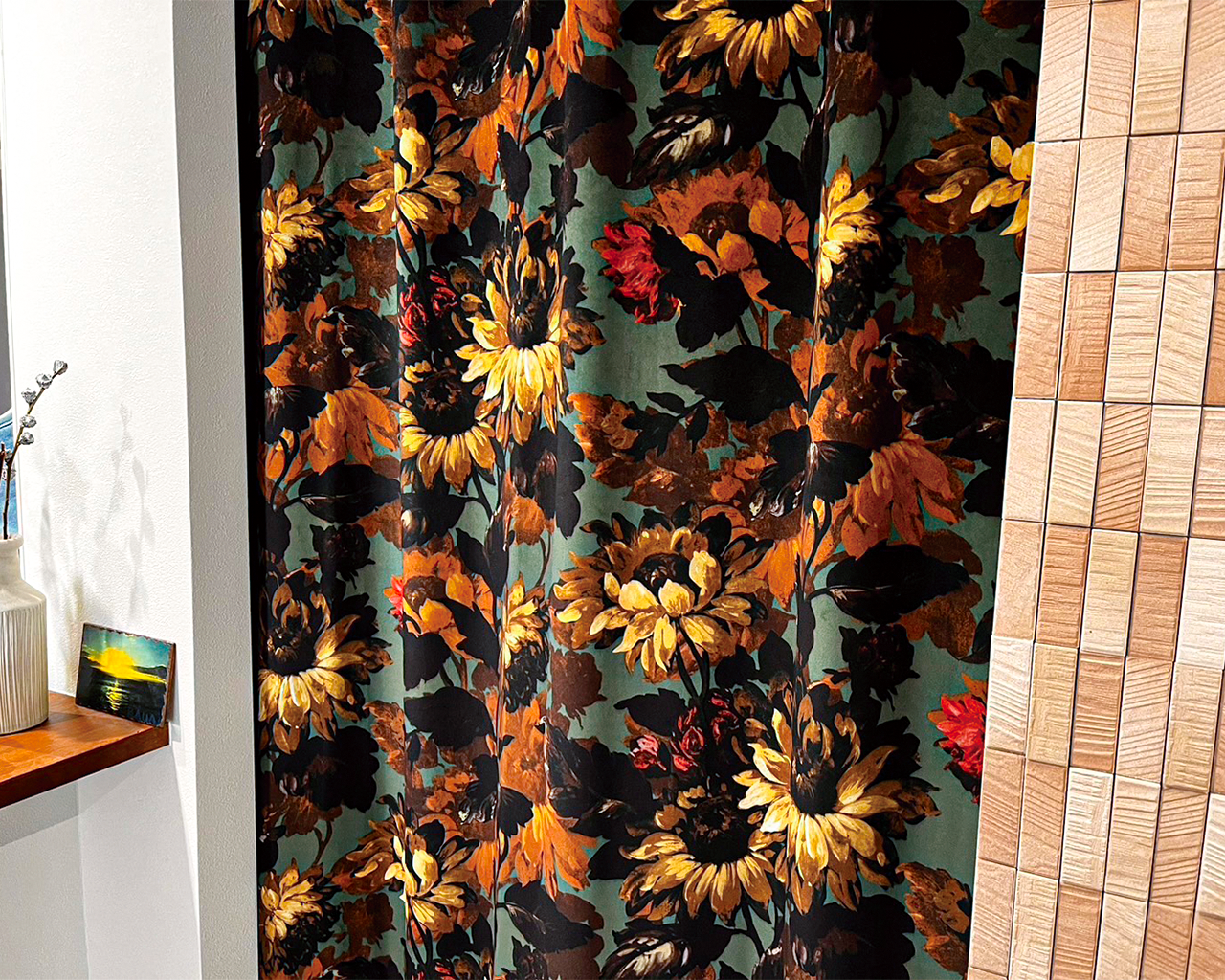 リビングの間仕切りに輸入生地を。