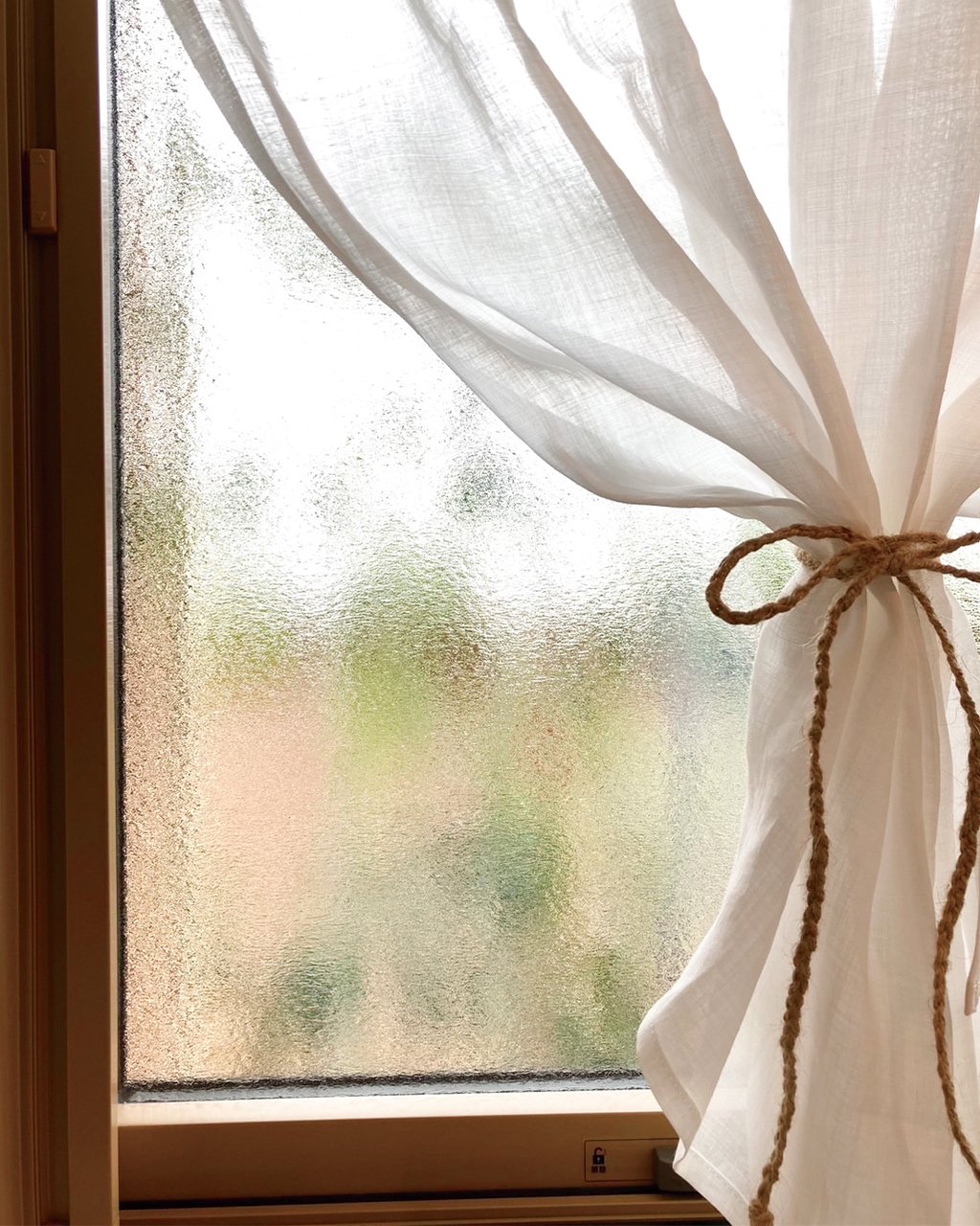 洗練された自然素材、レースカーテン“ LAMIE -ラミー- ”