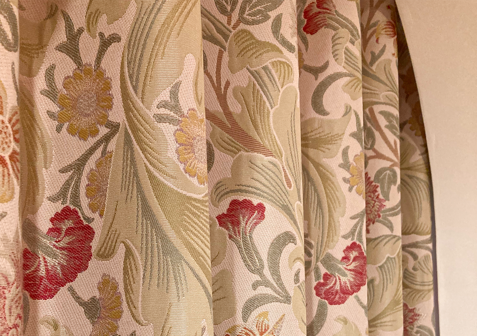 ジャガード織と間仕切り。