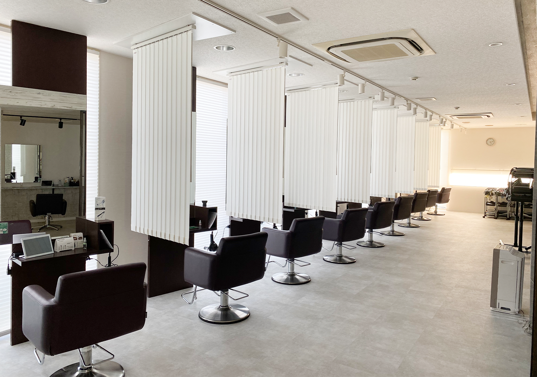 美容室｜間仕切り｜縦型ブラインド｜