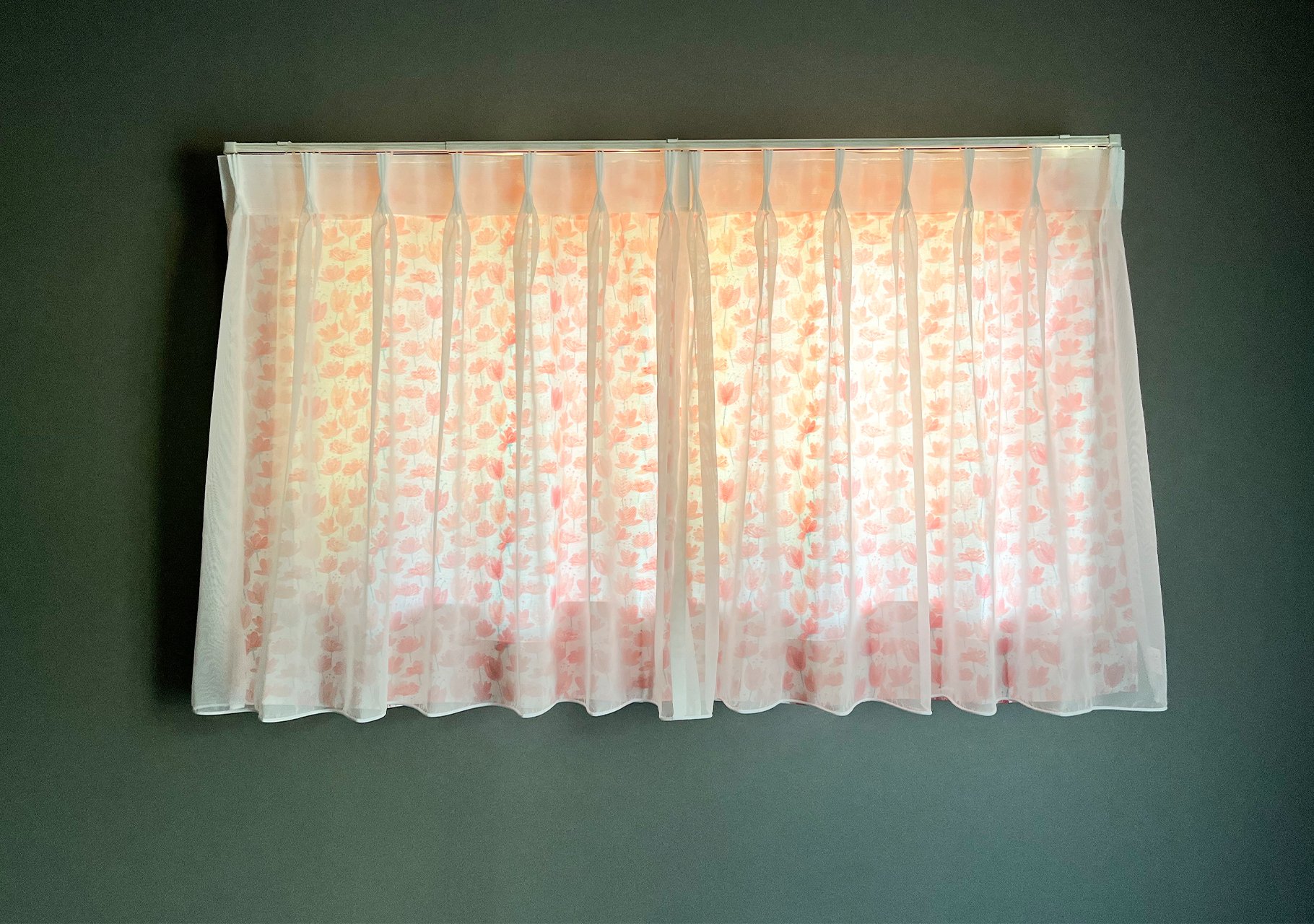 花柄レースの子供部屋