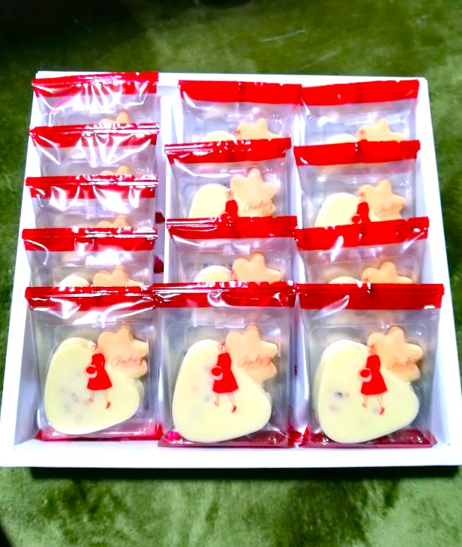 Japanese sweets AUDREY “Hello Berry”