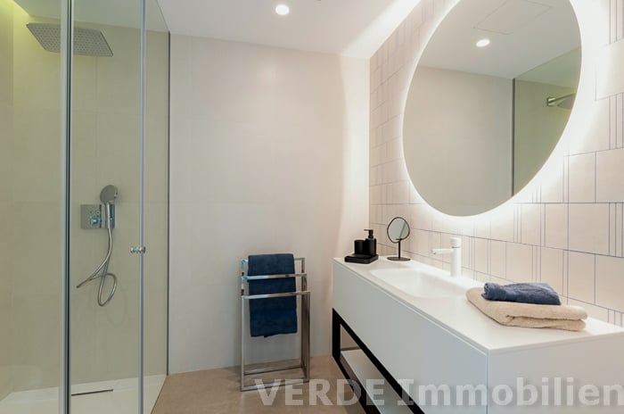 Bäder voll ausgestattet