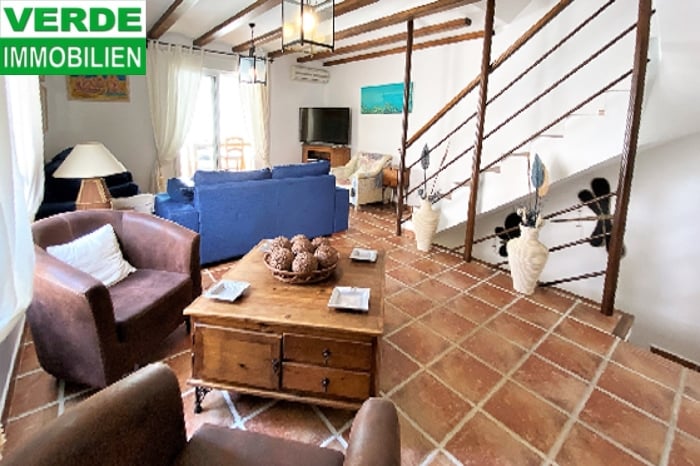 Wohnzimmer mit Zugang zum Wintergarten