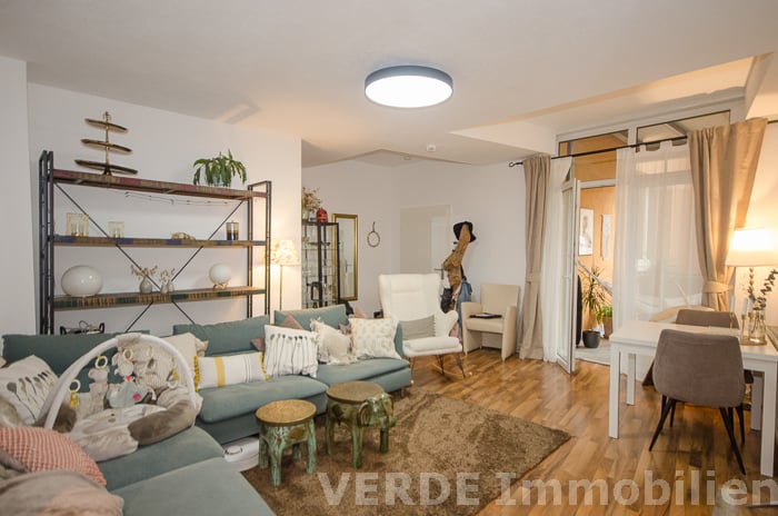 Wohnzimmer mit Essplatz