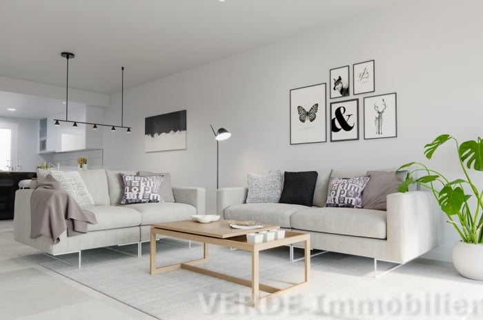 Wohnzimmer mit Balkonzugang