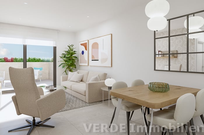 Heller Wohn-/Essbereich