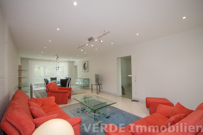 Großes Wohn-/Esszimmer mit Terrasse