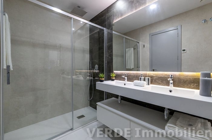 Modernes Bad inkl. Vollaussattung