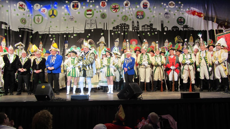 Die Prinzengarde Leverkusen feiert ihre Kostümsitzung mit karnevalistischen Highlights und bester Partylaune bei den Gästen