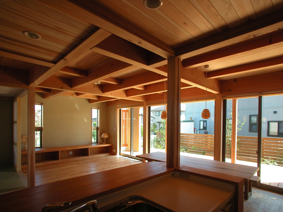 高田の家(長野市)－台所～居間・食堂