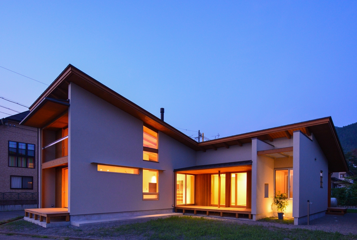 明科光の家（安曇野市）－外観夕景