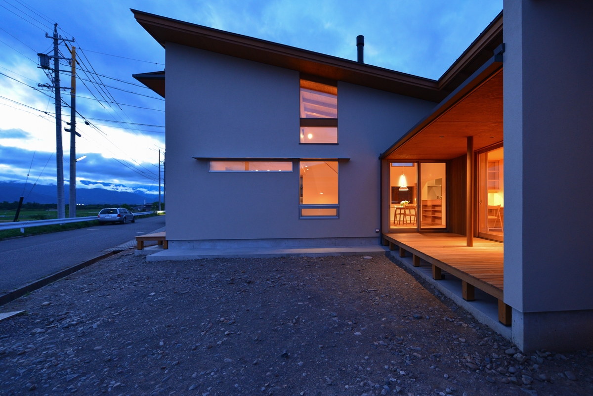 明科光の家（安曇野市）－外観夕景