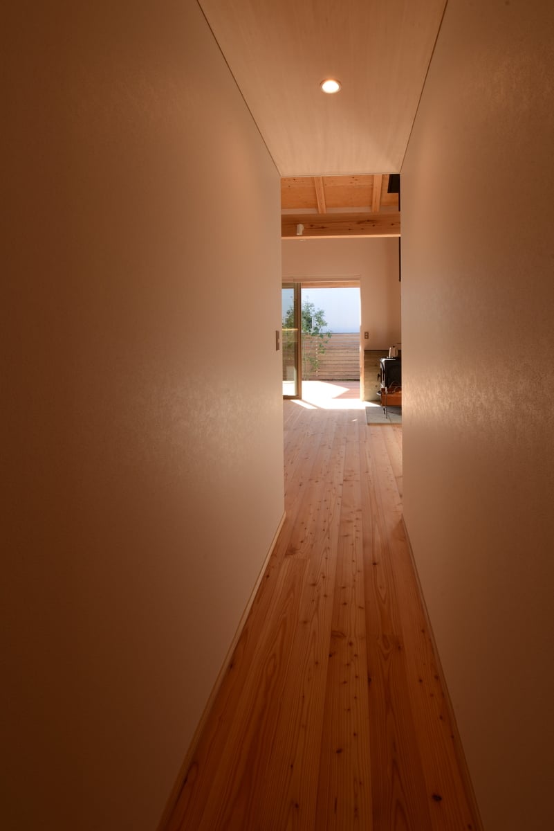 伊那の家Ⅰ（ホールから居間）