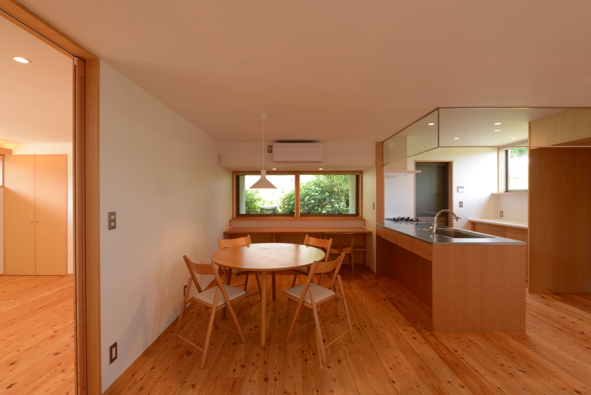 梓川の家Ⅲ　（食堂・ワークデスク）
