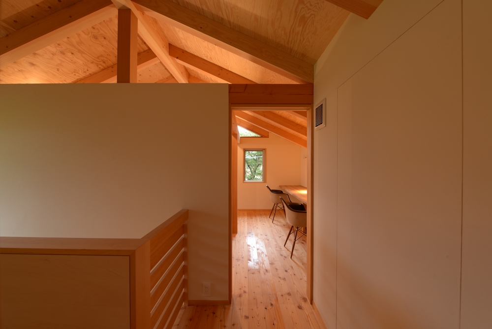 三郷の家Ⅳ（安曇野市）-階段ホール～子供室