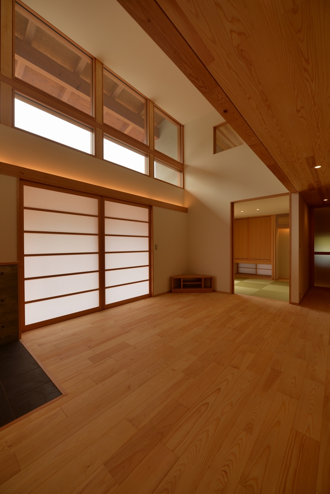 三郷の家Ⅲ（安曇野市）-居間｜室内建具